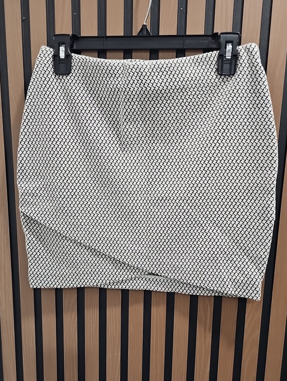 H&M White & Black Mini Skirt Size Xs